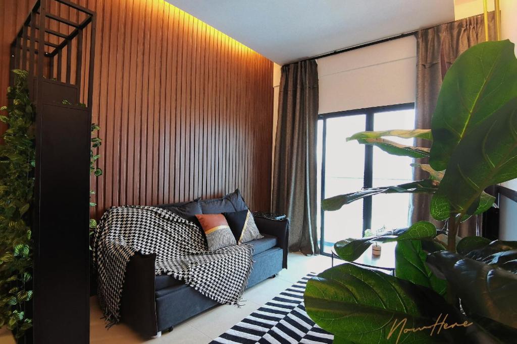 Nowhere 2Br & 2Bath Apartment With Balcony @ Reizz Residences Kuala Lumpur Extérieur photo