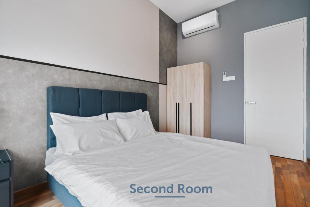 Nowhere 2Br & 2Bath Apartment With Balcony @ Reizz Residences Kuala Lumpur Extérieur photo