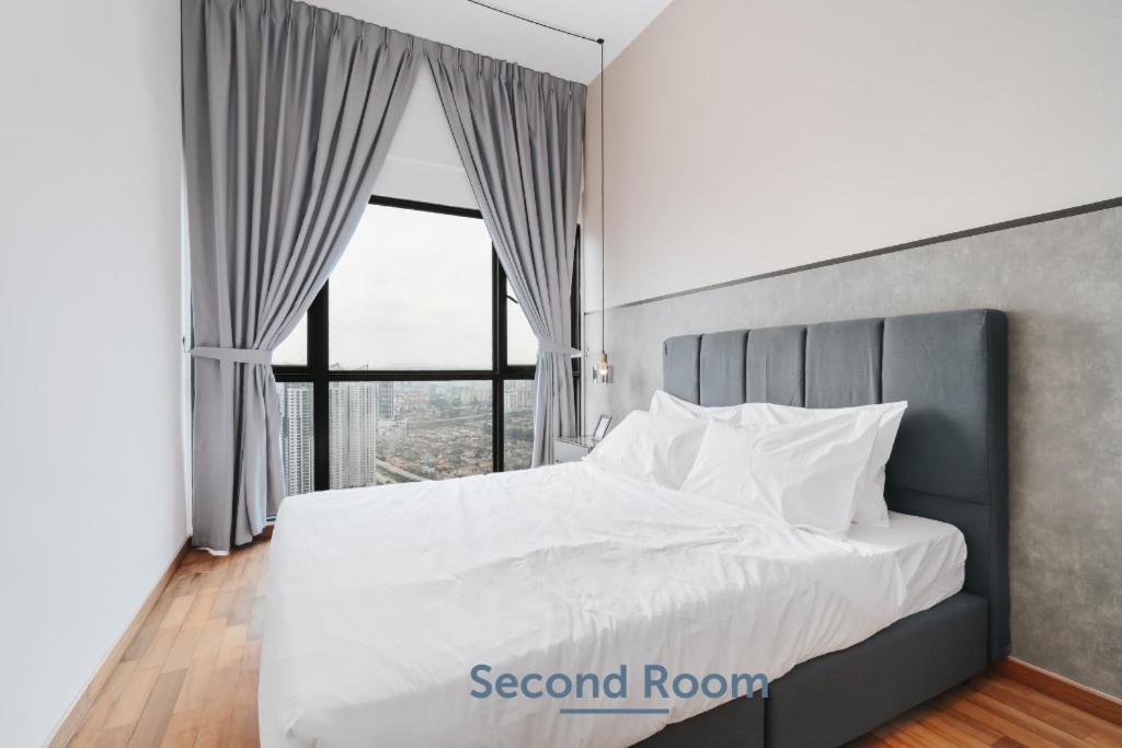 Nowhere 2Br & 2Bath Apartment With Balcony @ Reizz Residences Kuala Lumpur Extérieur photo